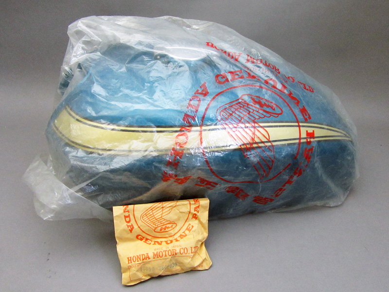 CB750 K0 1969 WRINKLE TANK, FUEL (CANDY BLUE GREEN) NOS / 8714.10 - Click Image to Close