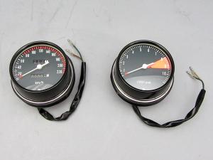 CB750 K2 SPEEDO (km) & TACHO METER ASSY SET (SIDE) CB750 K2 SPEEDO (km) & TACHO METER ASSY SET (SIDE)