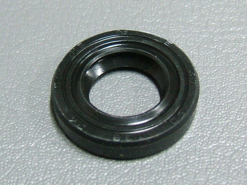 CB750K CB400F OIL SEAL, SB TYPE, 13.8X24X5 / 8714.10 - Click Image to Close