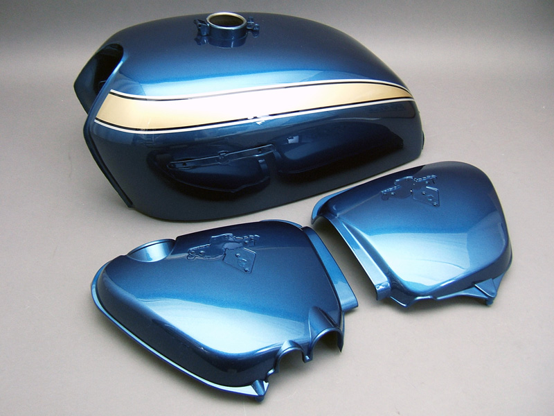 CB750 K2 TANK & SIDE COVERS SET (PLANET BLUE METALLIC) / 8714.10 - Click Image to Close