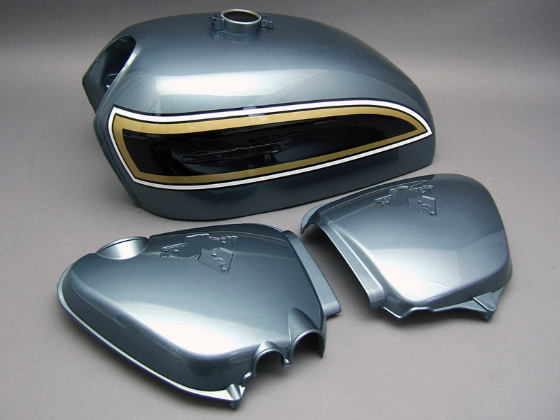CB750 K4 TANK & SIDE COVERS SET (ARMOR SILVER METALLIC) / 8714.10 - Click Image to Close