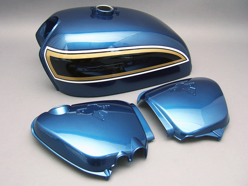 CB750 K5 TANK & SIDE COVERS SET (PLANET BLUE METALLIC) / 8714.10 - Click Image to Close