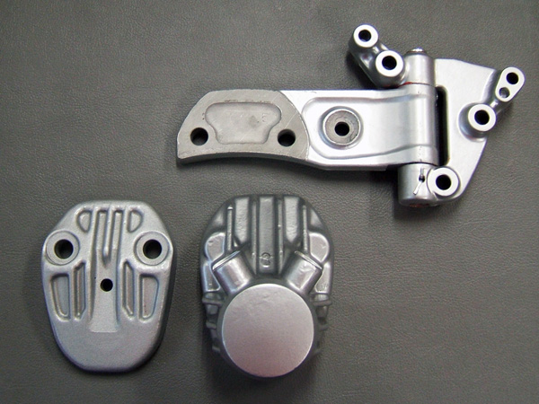 CB750 K0 EARLY CALIPER SET, FRONT BRAKE / 8714.10 - Click Image to Close