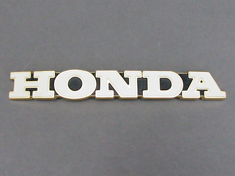 CB750 K1 EMBLEM, LEFT FUEL TANK / 8714.10 - Click Image to Close