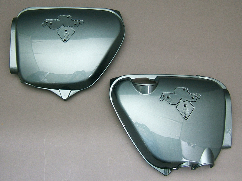 CB750 K4 COVER SET, SIDE (ARMOR SILVER METALLIC) / 8714.10 - Click Image to Close