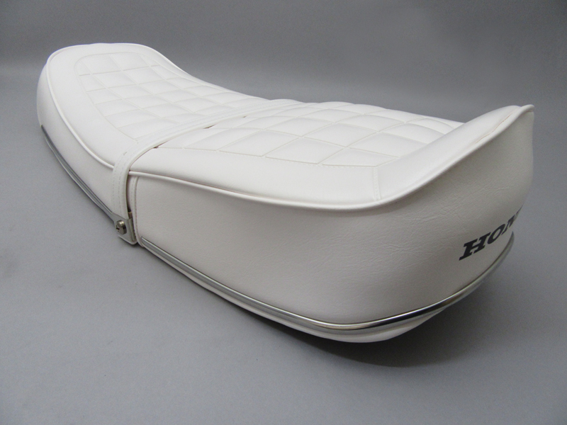 CB750 K0 SEAT ASSY (WHITE) / 8714.10 - Click Image to Close